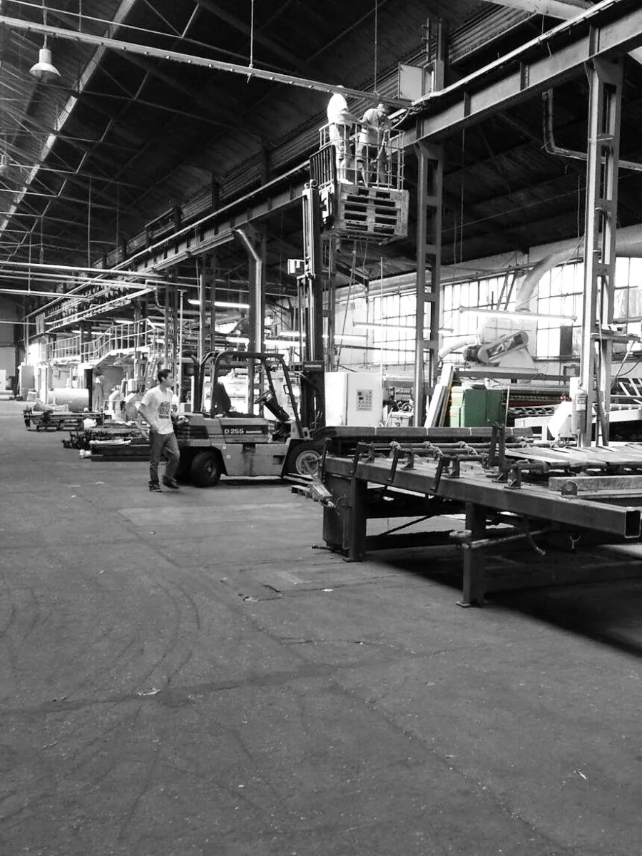 Línea cortadora guillotina con inverter WEG