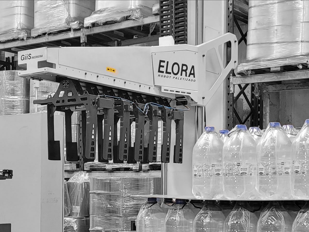 ELORA paletizando bidones — GIIS Ingeniería