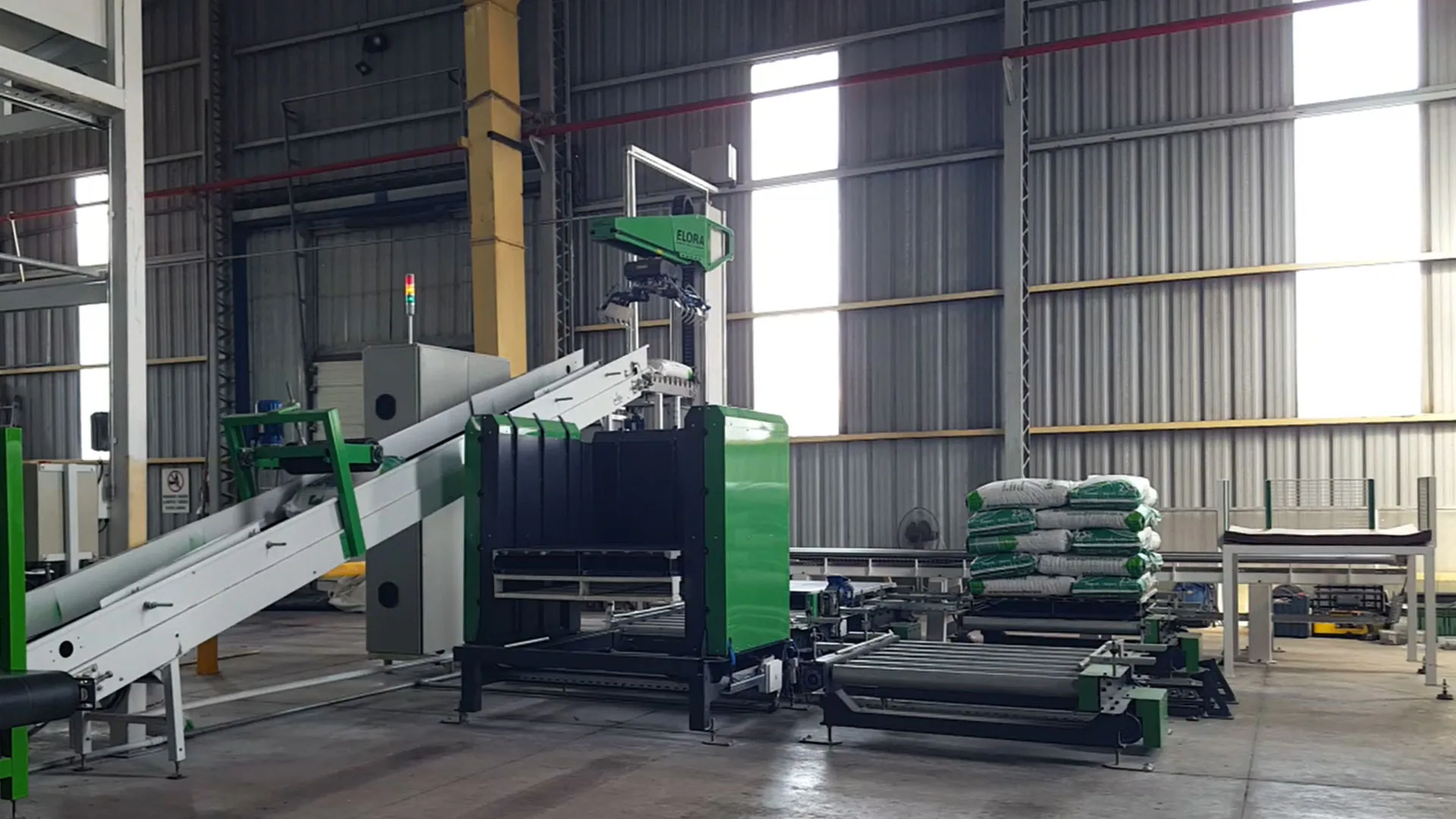 Linea de paletizado ELORA en operacion